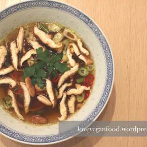 Leichte Asia-Suppe mit Gemüse