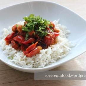 Kichererbsen-Tomaten-Curry mit „Reis“